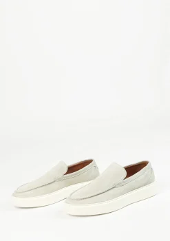 Lichtgrijze Suede Loafers Met Witte Zool^Sacha Hot