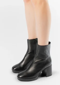 Zwarte Enkellaarsjes Met Blokhak^Sacha Best