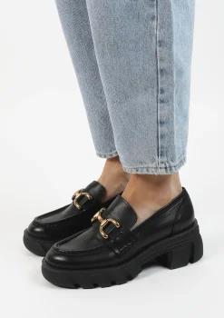 Zwarte Leren Chunky Loafers Met Goudkleurige Chain^Sacha New
