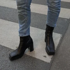 Zwarte Leren Enkellaarsjes Met Blokhak^Sacha Shop